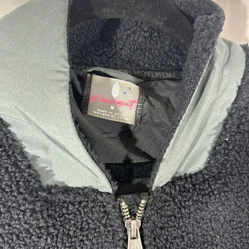 FP MOVEMENT FULL ZIPPERED FLEECE JACKET IN BLACK AND GREY TRIM MEDIUM NWT